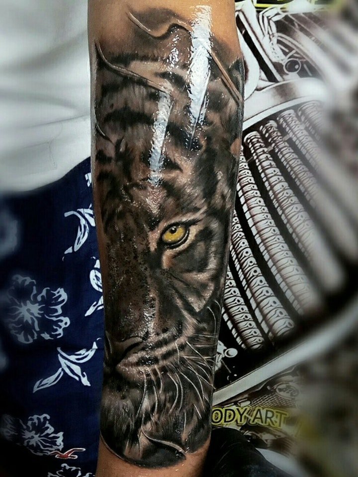 点击大图看下一张：纹身老虎  9款威风勇猛的老虎纹身图案