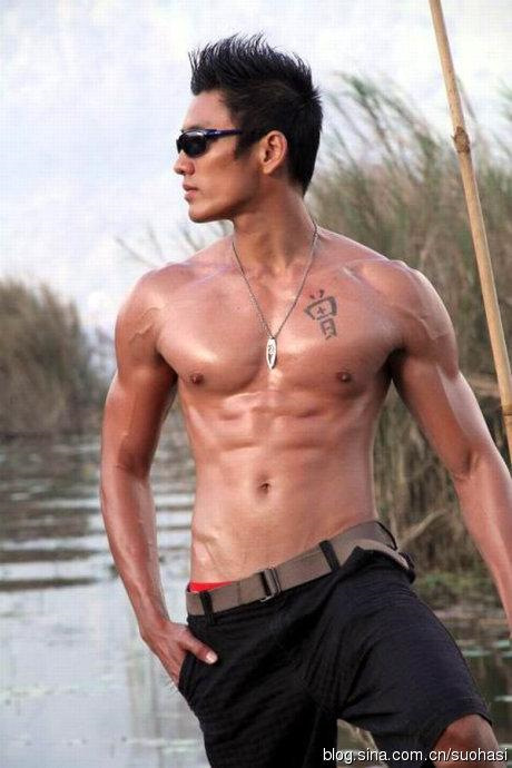 点击大图看下一张：杜达雄王博涛迷人肌肉写真秀完美好身材