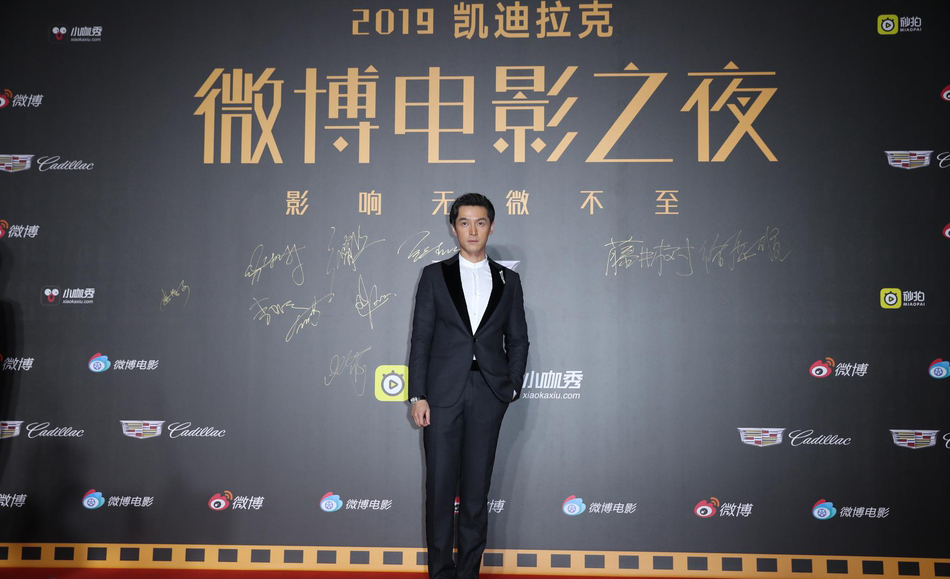 点击大图看下一张:胡歌微博电影之夜红毯照图片