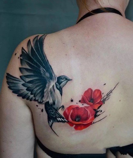 点击大图看下一张：飞燕纹身 9张灵巧的小鸟燕子主题纹身图片