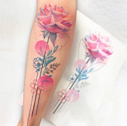 点击大图看下一张：花卉纹身 9款唯美的小清新水彩花朵纹身图片