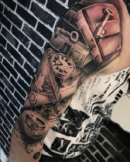 点击大图看下一张：欧美写实纹身 包大臂的9张手臂写实纹身图案