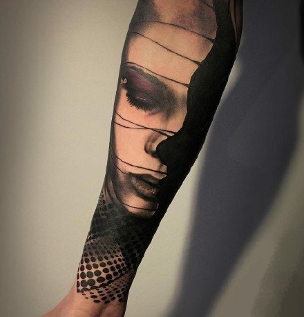 点击大图看下一张：包臂写实纹身 15款包手臂的欧美写实黑灰图案