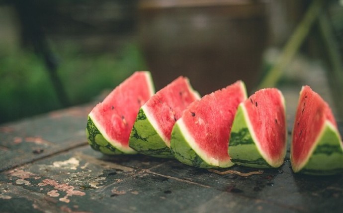 点击大图看下一张：一组夏天最解渴的水果西瓜图片欣赏
