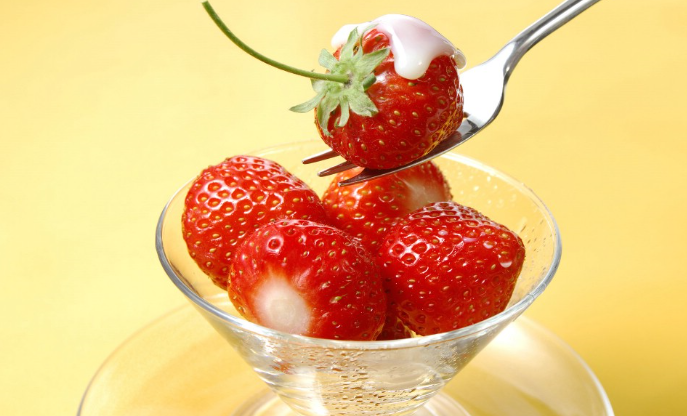 点击大图看下一张：草莓外表鲜嫩，有很多的维生素