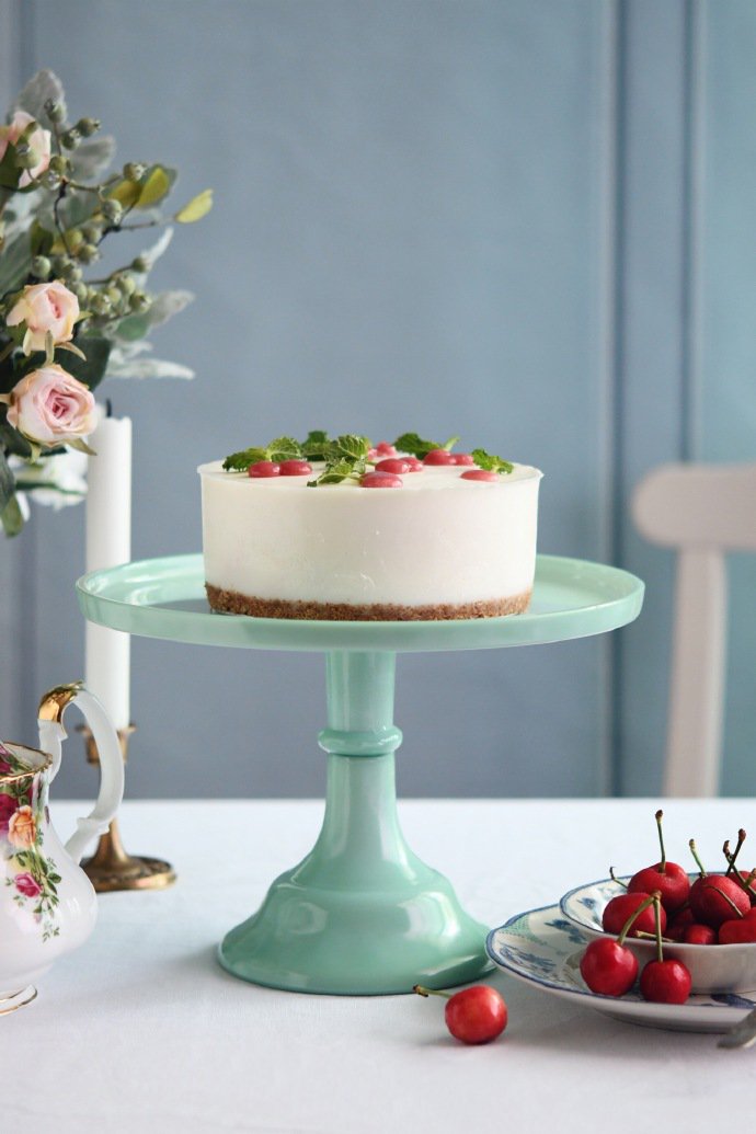 点击大图看下一张：樱桃巧克力酥粒杯子蛋糕图片欣赏
