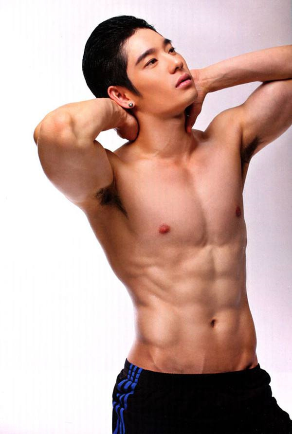 点击大图看下一张：泰国帅哥肌肉图片