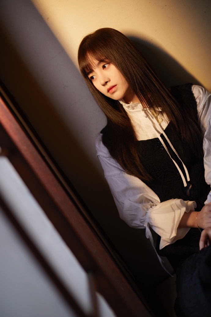 点击大图看下一张：鞠婧祎新歌MV花絮图片