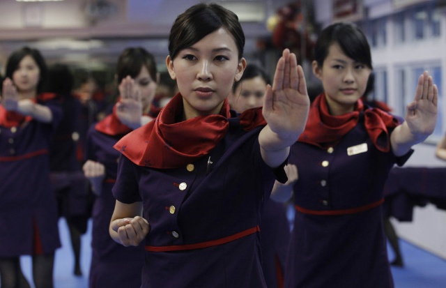 点击大图看下一张：香港空姐练习咏春拳防身