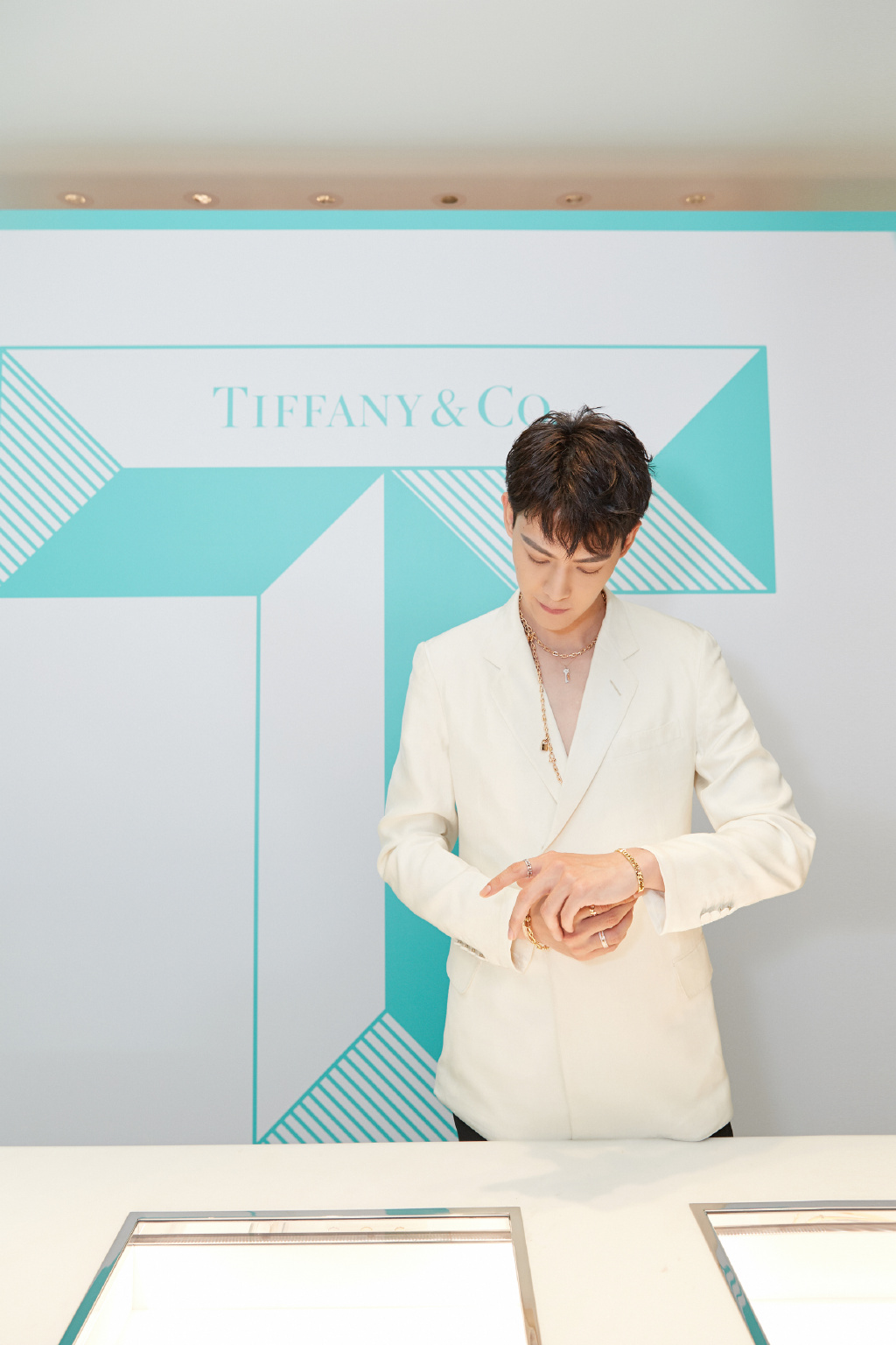 点击大图看下一张：唐晓天Tiffany&Co开幕活动照图片