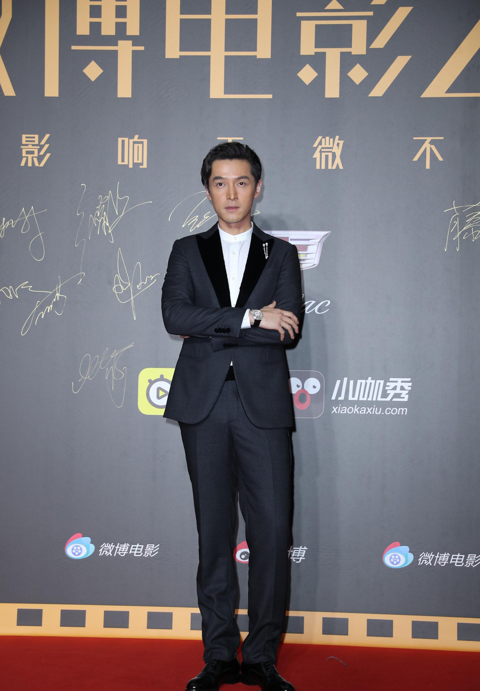 点击大图看下一张:胡歌微博电影之夜红毯照图片