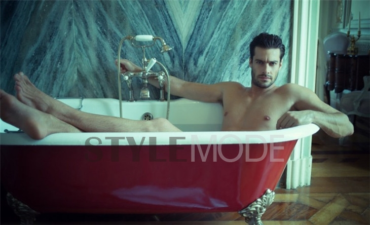 点击大图看下一张：葡萄牙性感男模Gonçalo Teixeira浴室写真图片