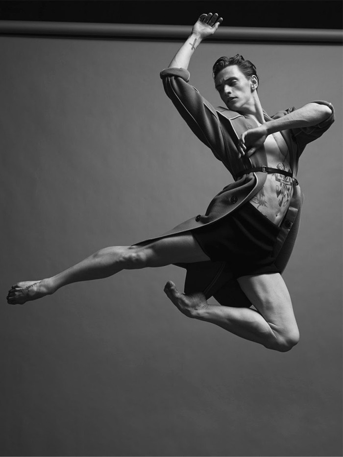 点击大图看下一张：欧美芭蕾帅哥Sergei Polinin迷人艺术照片