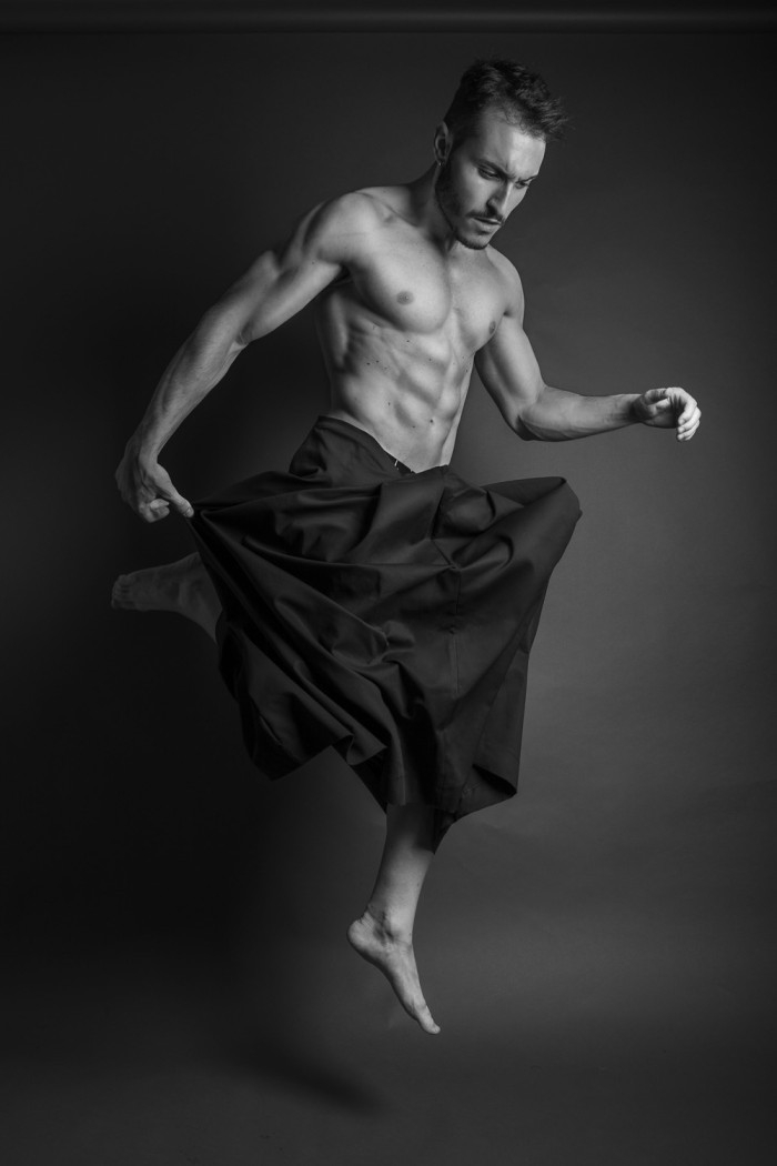 点击大图看下一张：欧美肌肉男模Salvatore Mazzarella艺术照片