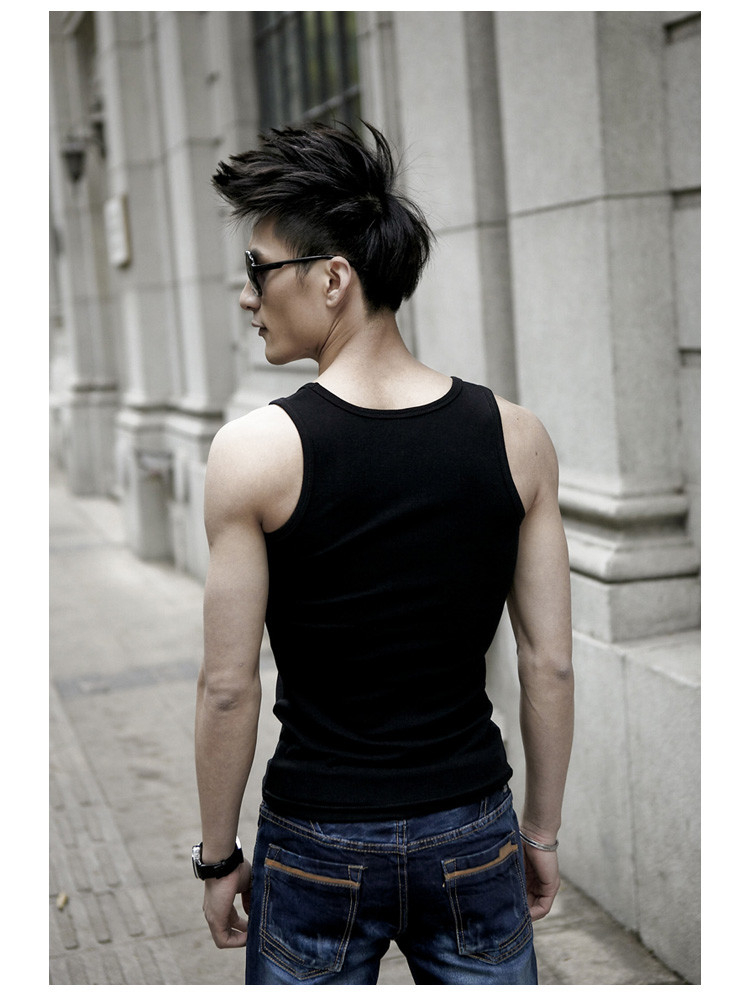点击大图看下一张：中国帅哥肌肉背心写真图片