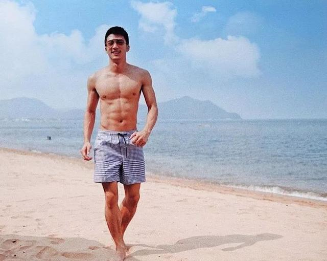 点击大图看下一张：高颜值泰国有肌肉帅哥生活照图片