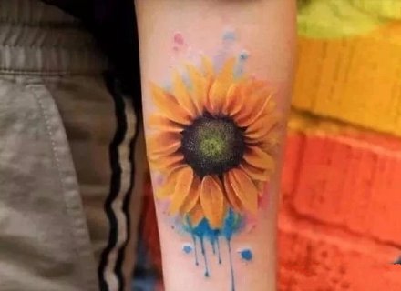 点击大图看下一张：一组9张漂亮的向日葵纹身图片