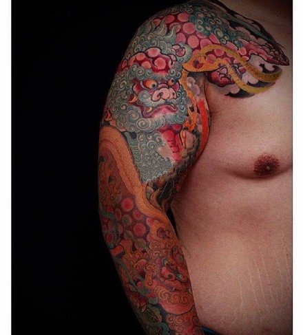 点击大图看下一张：男性的一组9张老传统花臂纹身图案