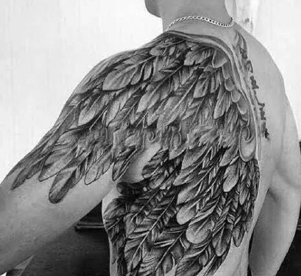 点击大图看下一张：男性翅膀纹身 9款适合男性的成对翅膀纹身图案
