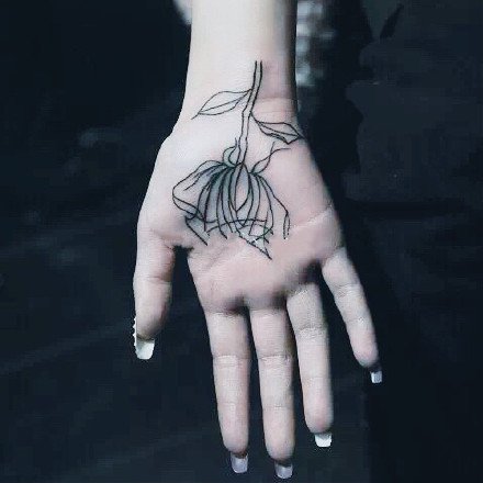 点击大图看下一张：手掌刺青 9张手板心里的创意手掌纹身图案