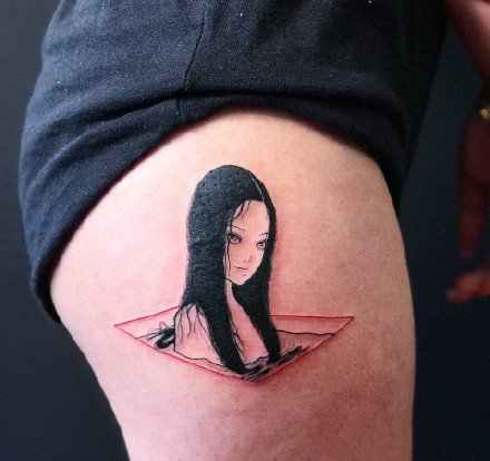 点击大图看下一张：18款富江女孩的小纹身图片