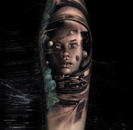 点击大图看下一张：欧美包手臂的9款写实纹身图片作品