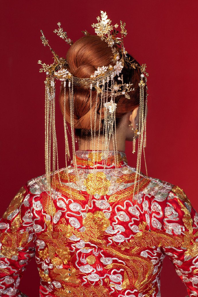 点击大图看下一张：集古典秀美与一身韵味十足的中式新娘造型