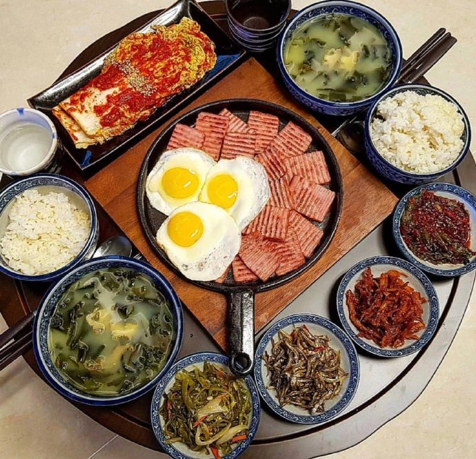 点击大图看下一张：一组超级美味的韩式家庭餐盘图片欣赏