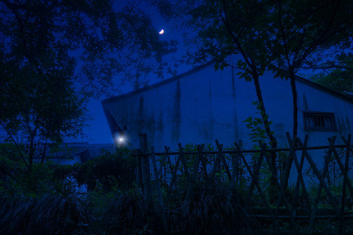 点击大图看下一张：夜晚宁静的美丽乡村图片欣赏