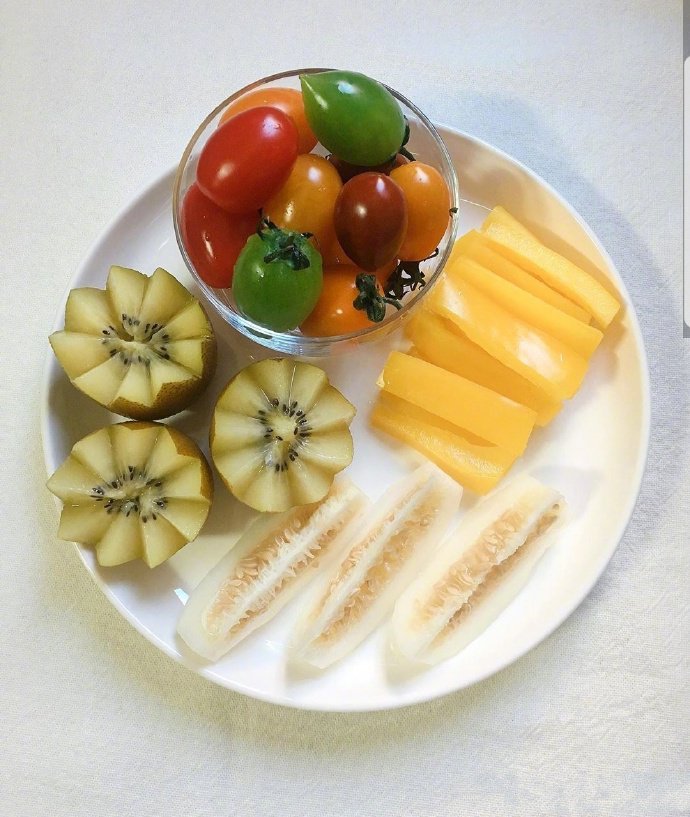 点击大图看下一张：一组水果与蔬菜搭配的低脂营养早餐