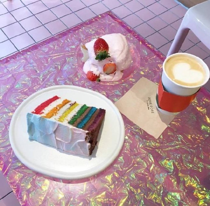 点击大图看下一张：一组超级好看的彩虹蛋糕图片欣赏
