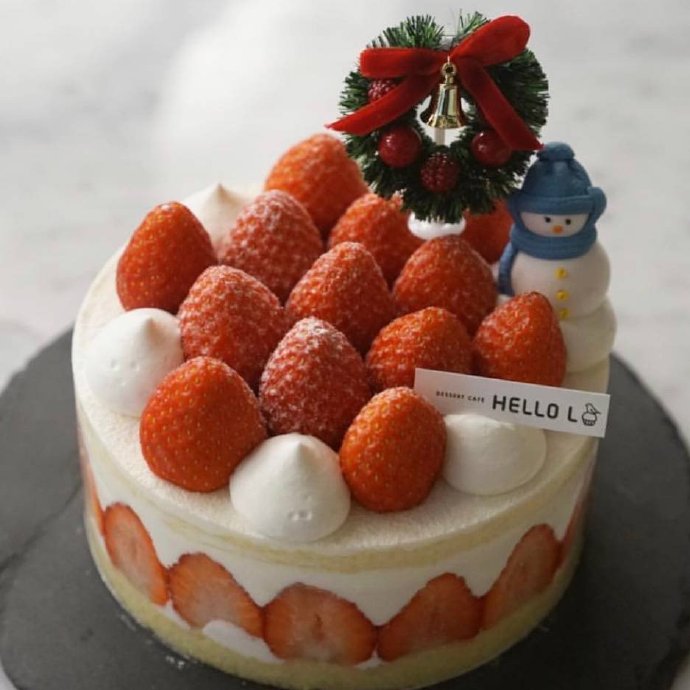 点击大图看下一张：一组甜甜的草莓蛋糕图片欣赏