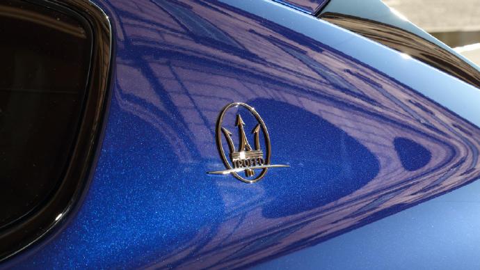 点击大图看下一张：Maserati Levante Trofeo 法拉利引擎的suv