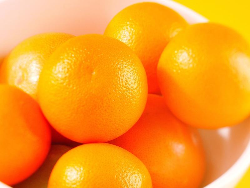 点击大图看下一张：果面橙红色且果皮光滑脐橙图片
