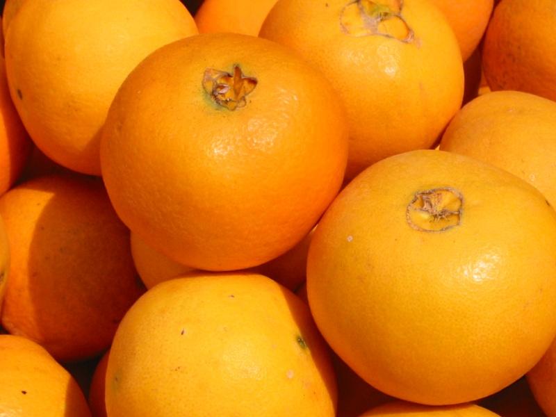点击大图看下一张：果面橙红色且果皮光滑脐橙图片
