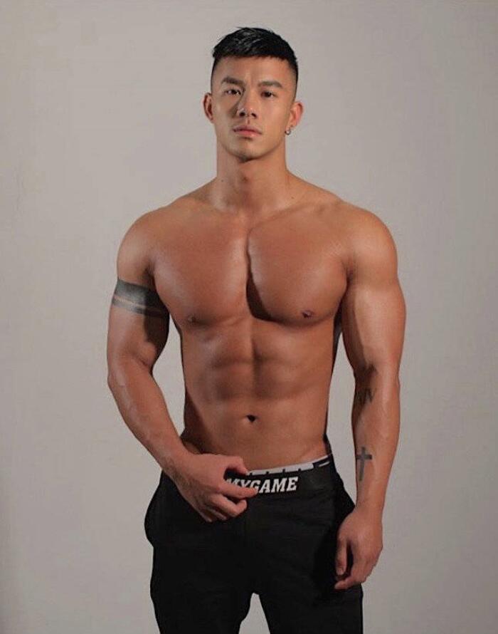 点击大图看下一张：中国型男肌肉帅气照片