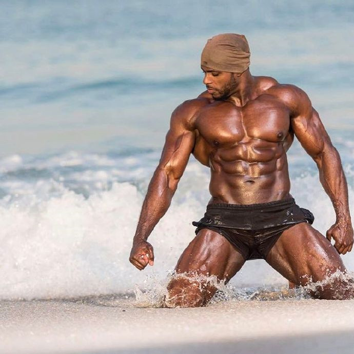 点击大图看下一张：欧美黑人健美肌肉艺术照片