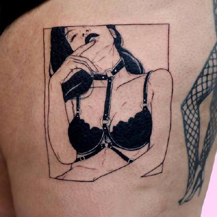 点击大图看下一张：黑灰风格的日式sm风格的女郎纹身手稿图