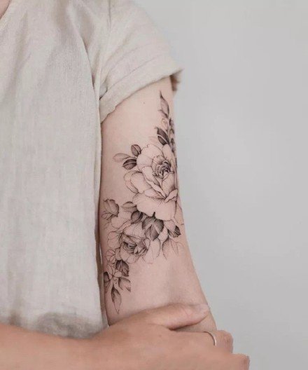 点击大图看下一张：适合女神小臂的素花纹身图片9张