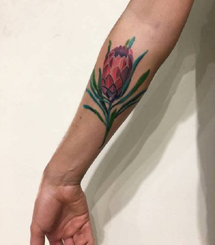 点击大图看下一张：小臂花卉纹身：小臂胳膊上很漂亮的花朵纹身图片