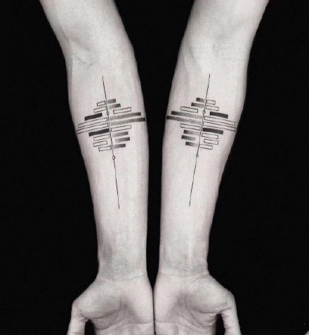 点击大图看下一张:小清新的14款黑灰色小纹身图片