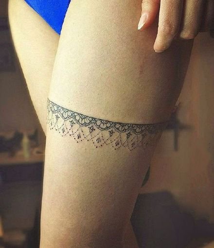 点击大图看下一张：蕾丝纹身 性感的9款女性大腿上的蕾丝腿环纹身图片