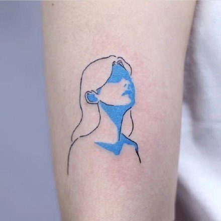 点击大图看下一张：蓝色纹身 一组9张蓝色水墨创意纹身图片