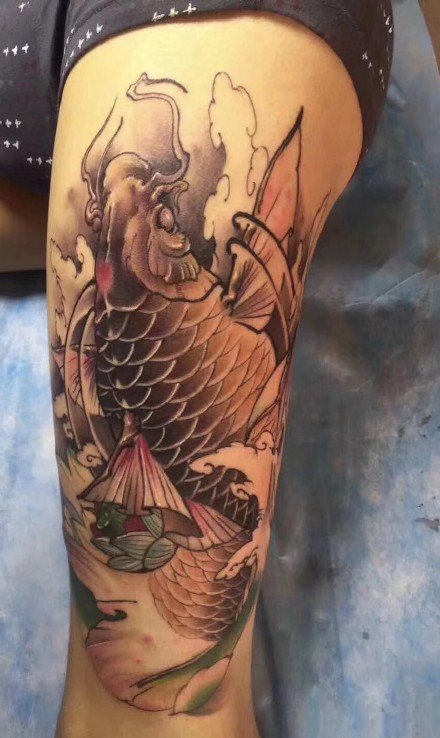 点击大图看下一张：招财鲤鱼纹身 9款包臂包腿的招财鲤鱼纹身图案作品