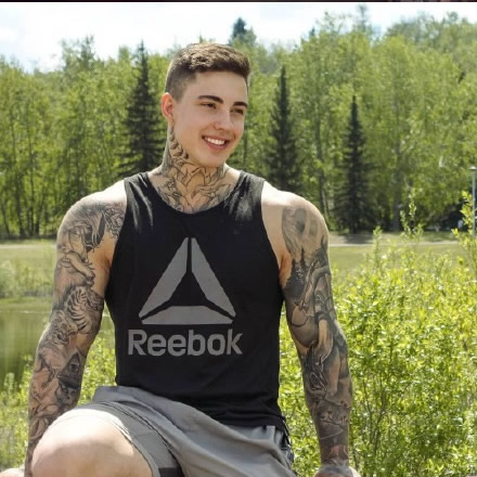 点击大图看下一张：纹身帅哥图片 欧美纹身男孩Jake Andrich的照片图片