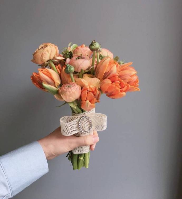 点击大图看下一张：为准新娘们预备的仙气捧花