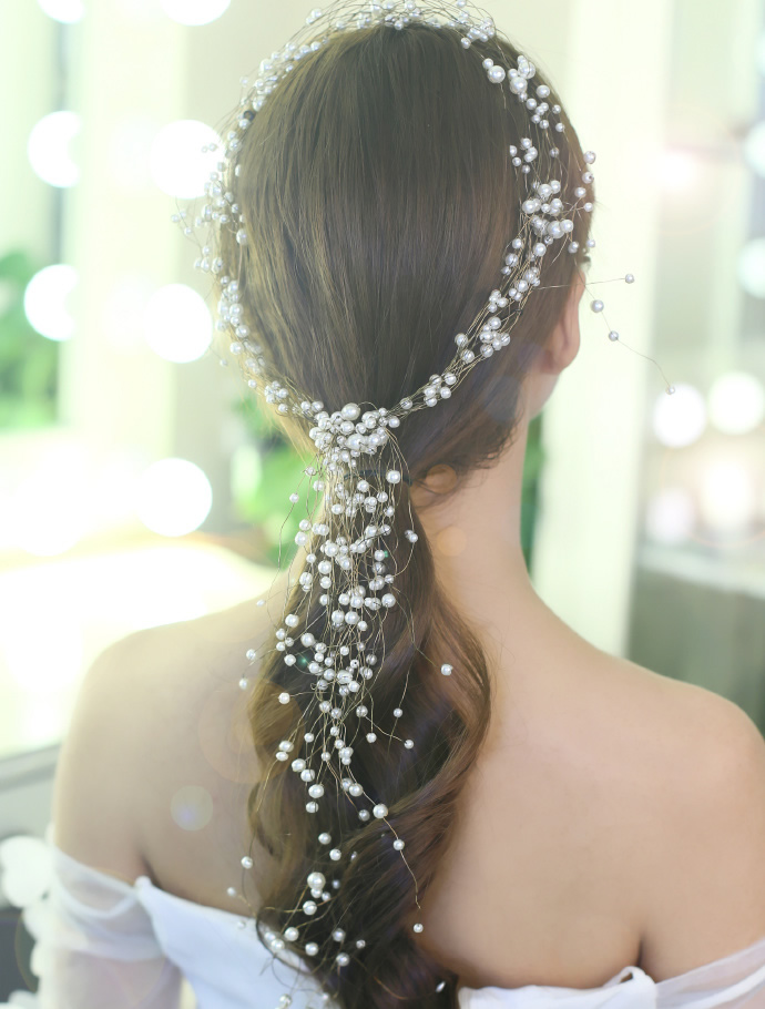 点击大图看下一张：一组美丽的现代端庄新娘发型图片