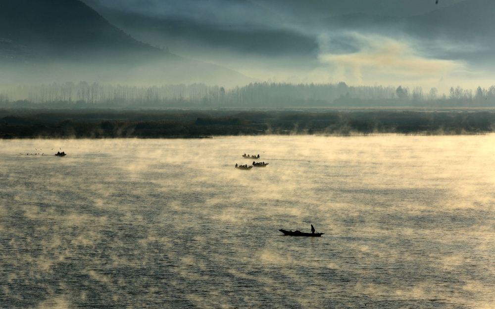 点击大图看下一张：云南丽江泸沽湖唯美风景图片欣赏