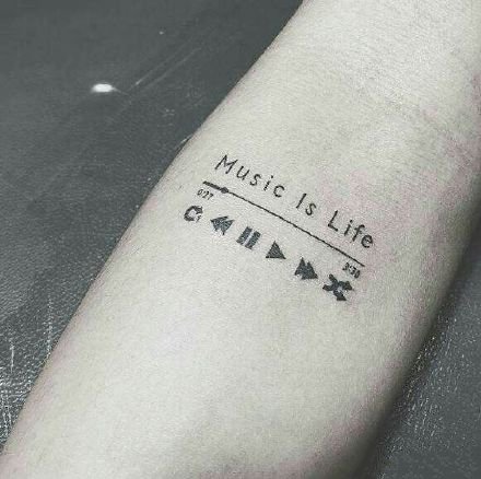 点击大图看下一张：音乐播放暂停符号的一组纹身图片