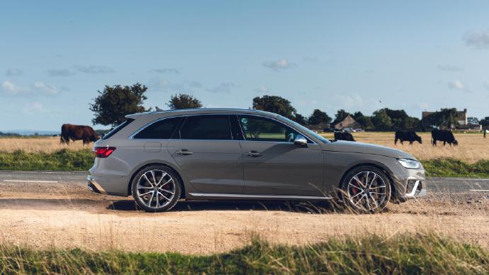 点击大图看下一张：Audi S4 Avant 比新RS6顺眼吧